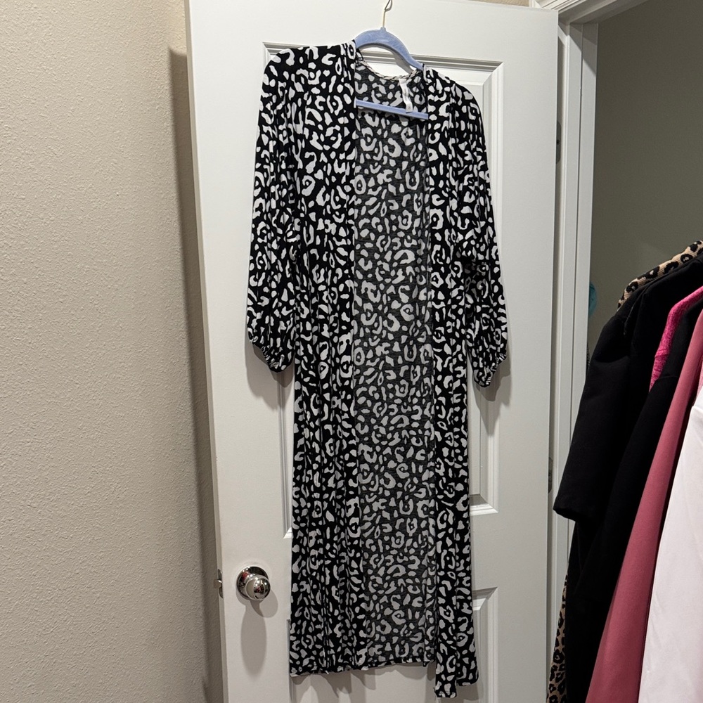 Honeyme Black and White Long Sleeve Dress